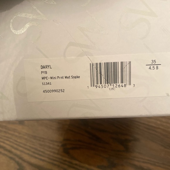 Stuart Weitzman fashion shoes - Picture 7 of 7